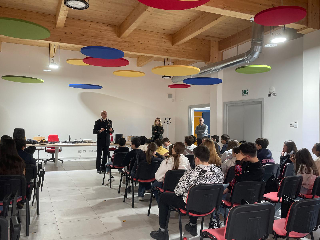 Macerata - “I giovani incontrano la legalità”: dialogo aperto tra studenti e Carabinieri